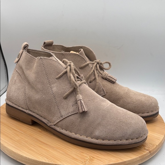 Tommy Bahama Evert Taupe Suede Desert Chukka Booties Women 9.5 Boho festival - Picture 2 of 11